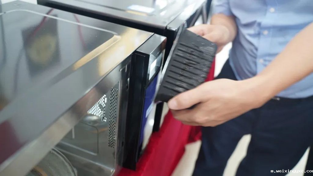 智能小厨“嘀”一声，鲜热美味“码”上来！扬翔布局新赛道呈亮点